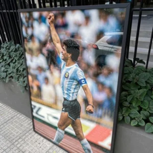 Con El Puño Bien Alto